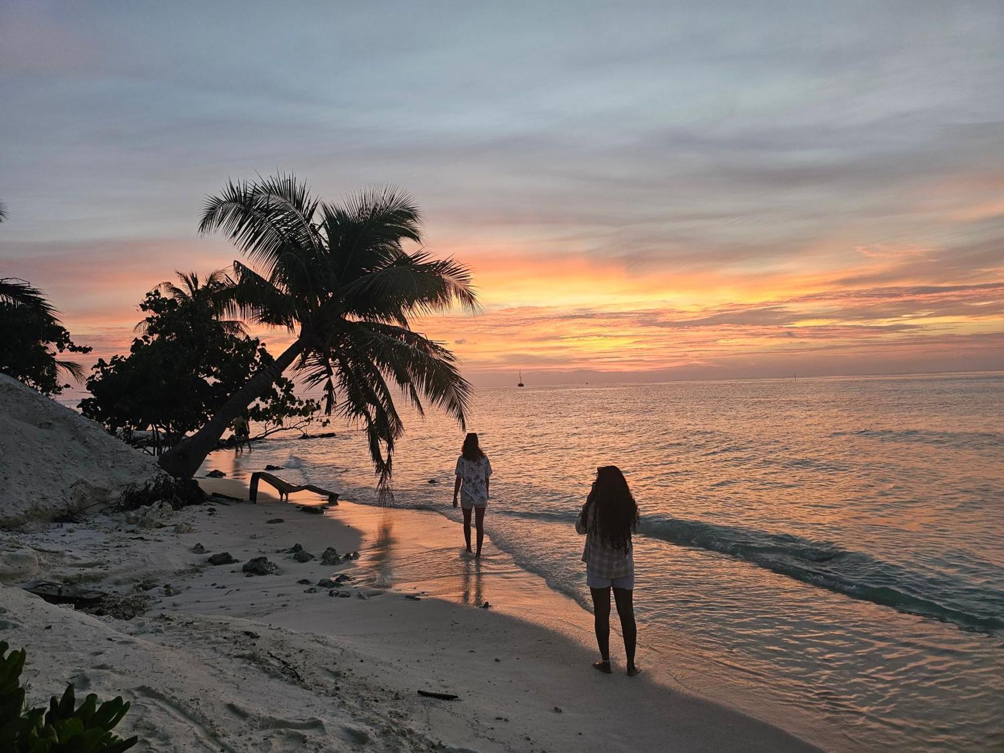 Nirili Villa Dhiffushi Exteriör bild